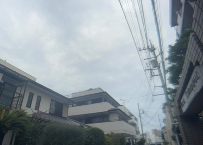 【展望】 | ワコーレ相武台前 | 眺望を気にして物件を探す場合、前面に建物が建っていないか現地で確認しましょう！前面に建物があると景色はもちろん、日当たりや風通しにも影響が出てきます。住んだ時のことを想像しながら現地見学をしましょう。