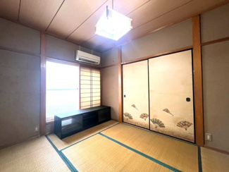 【和室】 | 茨木市十日市町中古テラスハウス | ■2階和室は南向きバルコニーに面しているため陽当たり良好です！