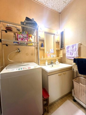 【洗面所】 | 茨木市十日市町中古テラスハウス | ■洗面室には洗濯機置き場があります。