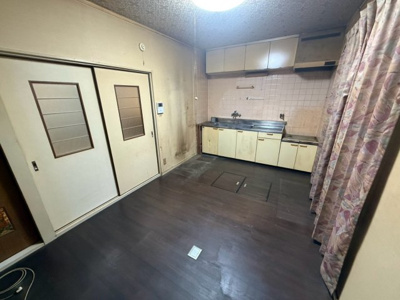 【居間・リビング】 | 茨木市十日市町中古テラスハウス | ■Dk7.5帖には床下収納があります。