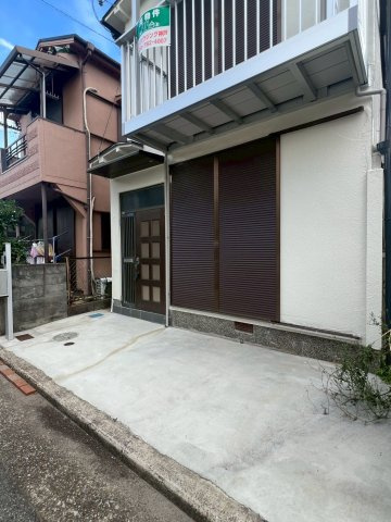 北舞子1丁目貸家の駐車場
