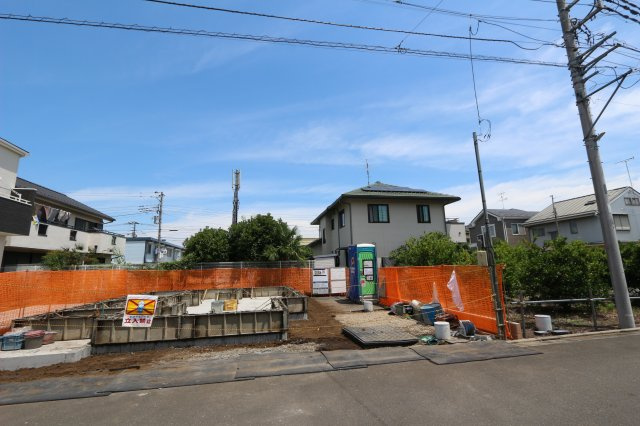 【Blooming Garden】小平小川町の外観|建物面積99.49m2 駐車２台分のゆとりある敷地。
前面道路公道約６ｍと開放的。車の出し入れもスムーズです。