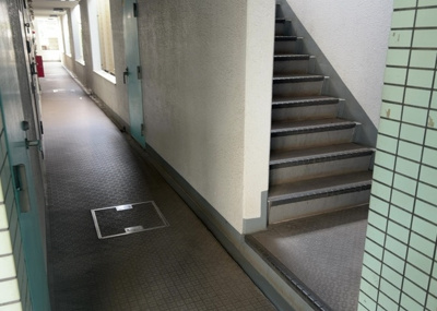 【その他共用部分】 | メゾン・ド・プレーヌ | 共用部分は、一棟の建物に住む区分所有者全員が共同で所有するとし、共用部分の管理、補修などは、区分所有者で形成される管理組合が行います。個人の判断で勝手に変更することはできませんので覚えておきましょう。