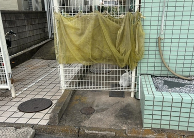 【設備】 | メゾン・ド・プレーヌ | 共有部分は、住民なら誰もが使える設備のこと。例えば駐車場やエレベーター、インターネット設備、セキュリティ設備などがあります。他にも、マンションの廊下・外部階段やエントランス・ゴミ置き場などがあります。