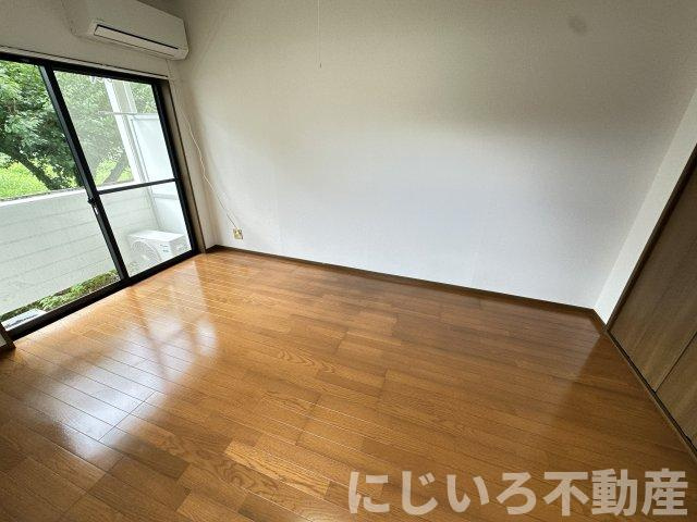 ハイツ中山の居間・リビング