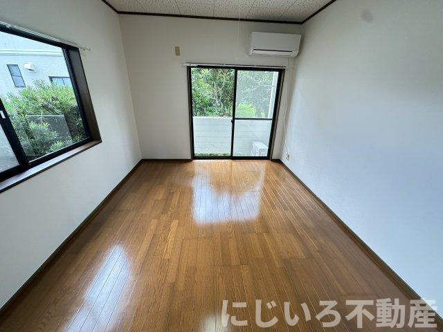 ハイツ中山の居間・リビング