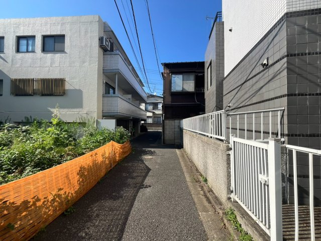 目黒区上目黒　建築条件なし売地の前面道路含む現地写真|2026.08.10撮影