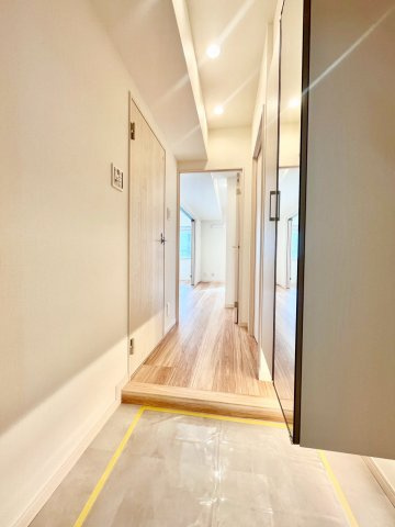 日商岩井碑文谷マンションの玄関|2026.07.11撮影

現地ご見学希望・資料請求などお気軽にお問い合わせ下さい！
03-5990-5201