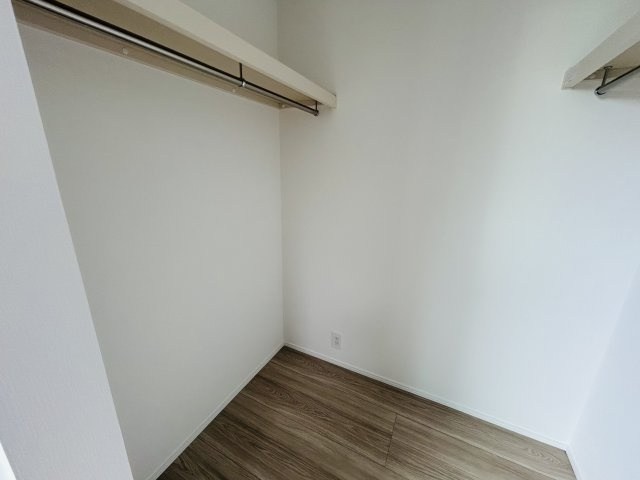 カースペース３台！来客があっても大丈夫♪すべてにおいて広々ゆとりある暮らし☆これぞ戸建！！これぞ住環境の良さ！！それが、『保土ケ谷区法泉３丁目』新築戸建の収納