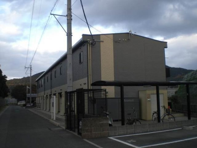 レオパレスクレオの外観|落ち着いた雰囲気の外観です