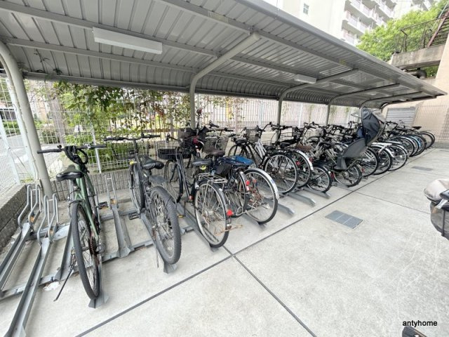 リヴィアス難波エアリー　仲介手数料無料の駐車場