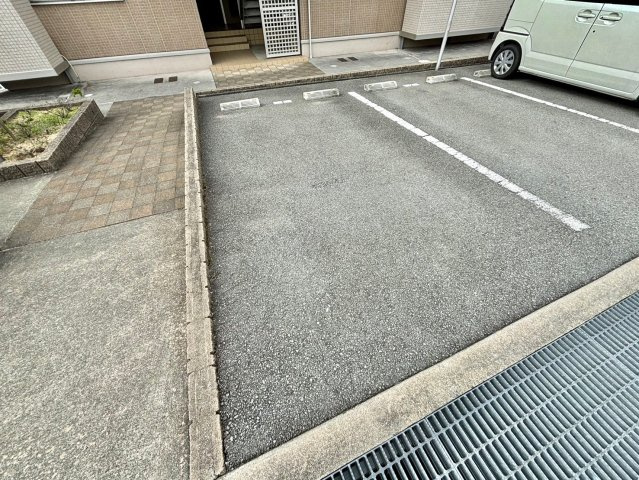 エクセレント早瀬の駐車場