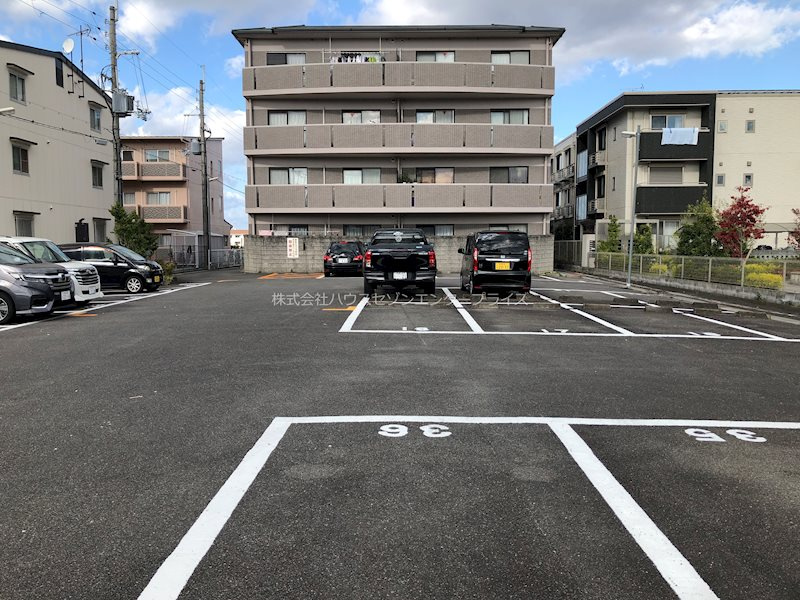 カーム瀬田の駐車場
