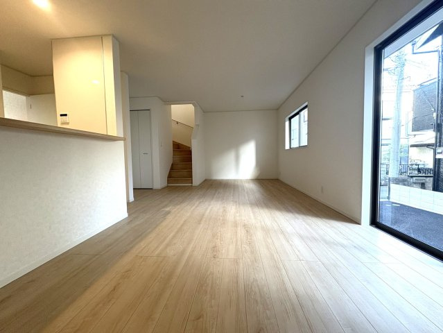 三郷市　戸ケ崎1丁目　新築戸建　全1棟の玄関|施工例です
