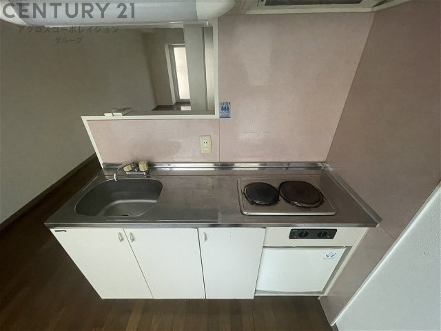 2口電気コンロで火を使わず、料理初心者の方にもオススメです！

