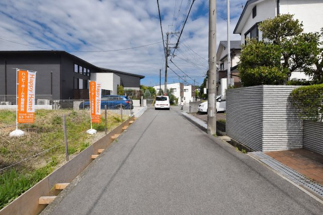 ハッピータウン緑ケ丘3丁目建築条件付き売土地の前面道路含む現地写真|前面道路は南側4.4ｍ公道です。