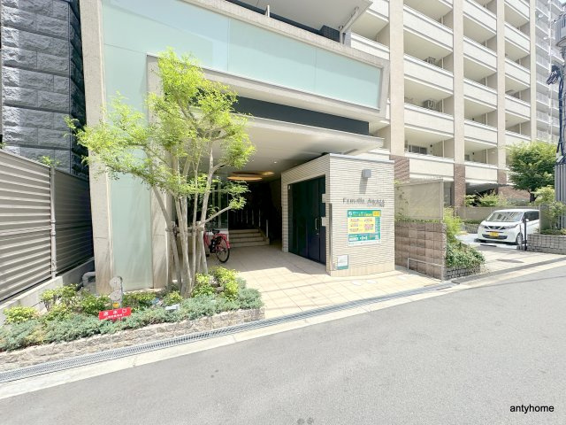 フェールヴィル阿波座　仲介手数料無料のエントランス