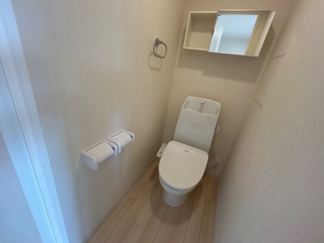ユニバースのトイレ|嬉しい温水洗浄便座付きです♪