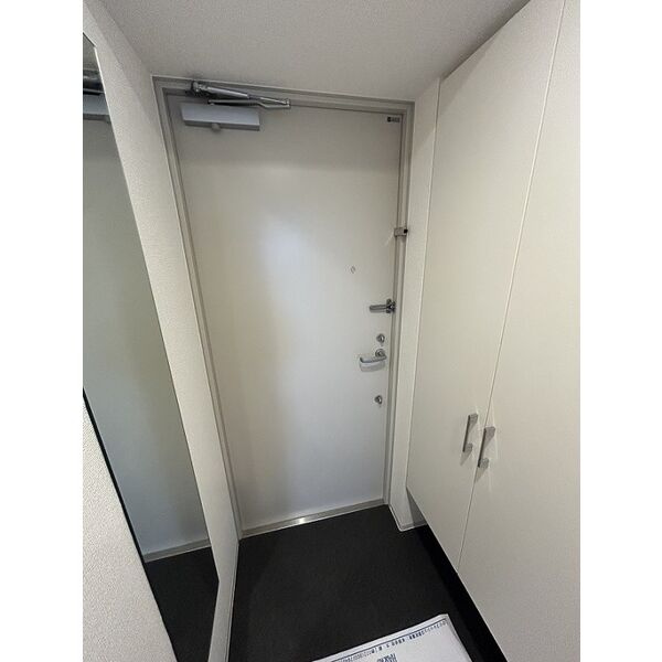セレニテ新大阪プリエ の玄関