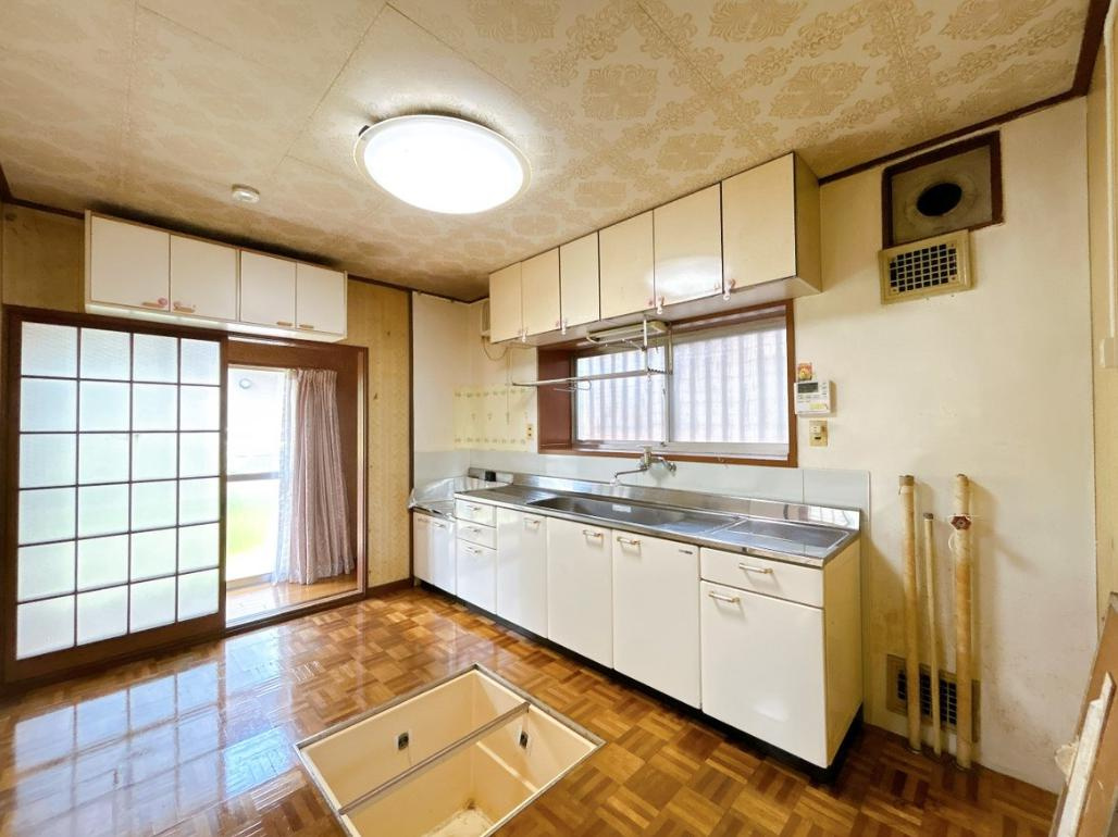 ひたちなか市大字東石川　中古戸建のキッチン|｢隠したい」奥様にうれしい独立キッチン。臭いが広がらない点もＧＯＯＤ☆彡
