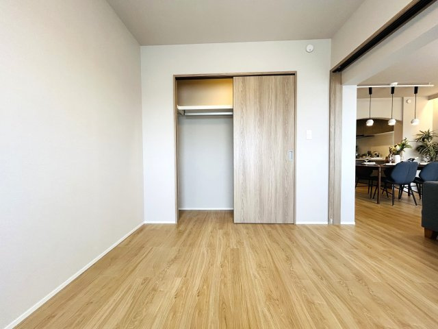 2,000万円以下で叶うマイホーム生活♪学校も近く、ファミリーにもGOODな立地◎住めば都が叶う『保土ケ谷グリーンタウンＦ棟』リノベーションの洋室|スタンダードな洋室です