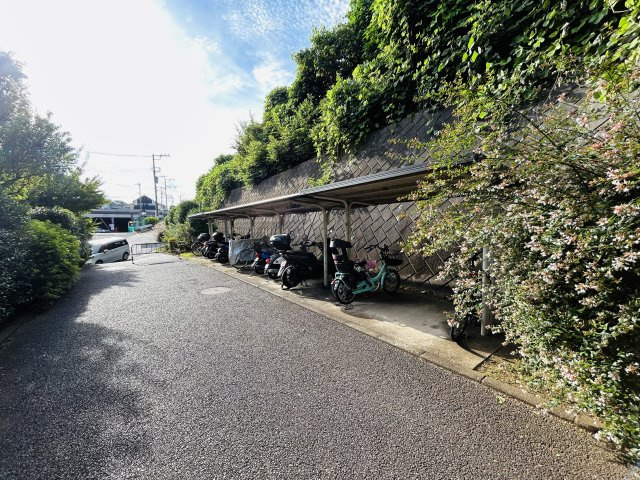 2,000万円以下で叶うマイホーム生活♪学校も近く、ファミリーにもGOODな立地◎住めば都が叶う『保土ケ谷グリーンタウンＦ棟』リノベーションの駐輪場