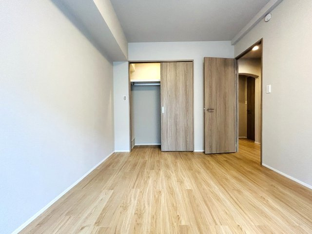 2,000万円以下で叶うマイホーム生活♪学校も近く、ファミリーにもGOODな立地◎住めば都が叶う『保土ケ谷グリーンタウンＦ棟』リノベーションの洋室|きれいな洋室です