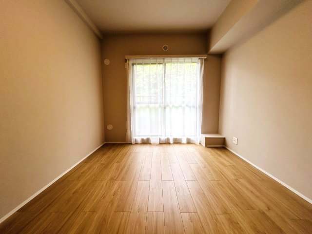 2,000万円以下で叶うマイホーム生活♪学校も近く、ファミリーにもGOODな立地◎住めば都が叶う『保土ケ谷グリーンタウンＦ棟』リノベーションの洋室|きれいな洋室です