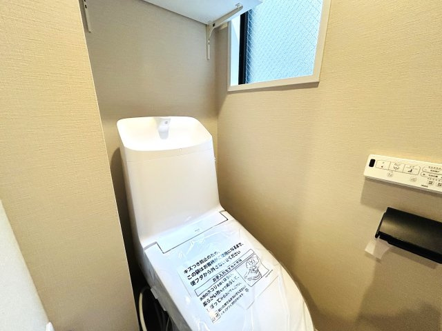 2,000万円以下で叶うマイホーム生活♪学校も近く、ファミリーにもGOODな立地◎住めば都が叶う『保土ケ谷グリーンタウンＦ棟』リノベーションのトイレ|落ち着いた色調のトイレです