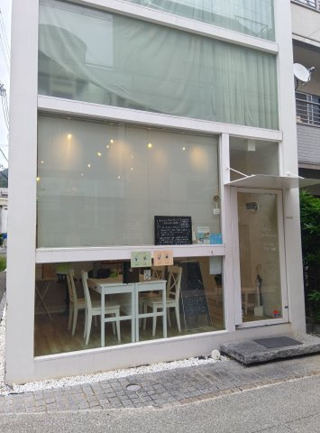 ティアラ岡本のエントランス