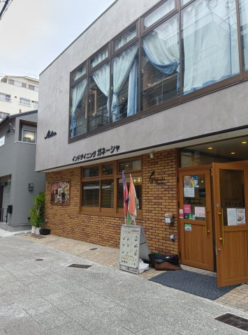 ティアラ岡本の周辺