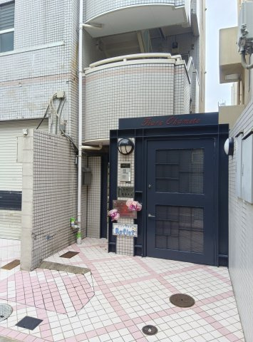 ティアラ岡本のエントランス