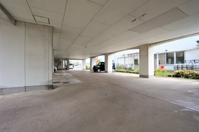 マンション　ニッソーの駐車場