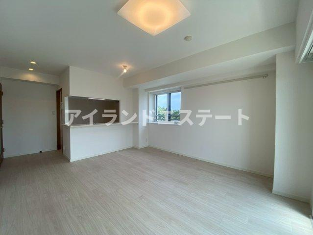 SOCIETY KAKINOKIZAKA ANNEX　敷地内駐車場有　オートロック　ファミリー向けの居間・リビング