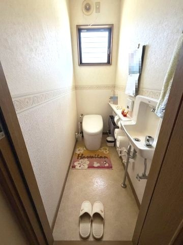 【安心の鉄筋カーポート2台分】最新トイレ＆エアコン完備！小城市小城町　3LDKの平屋住宅のトイレ