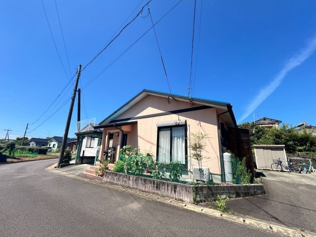【安心の鉄筋カーポート2台分】最新トイレ＆エアコン完備！小城市小城町　3LDKの平屋住宅の外観