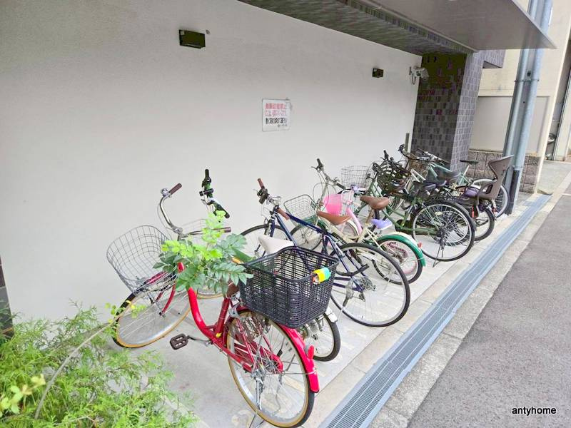 サニーハウス南堀江の駐車場