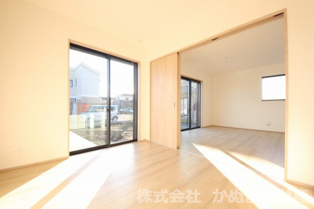 ハートフルタウン鹿沼市幸町1丁目新築の洋室|〇洋室〇
LDKの続き間　5.25帖の洋室です。