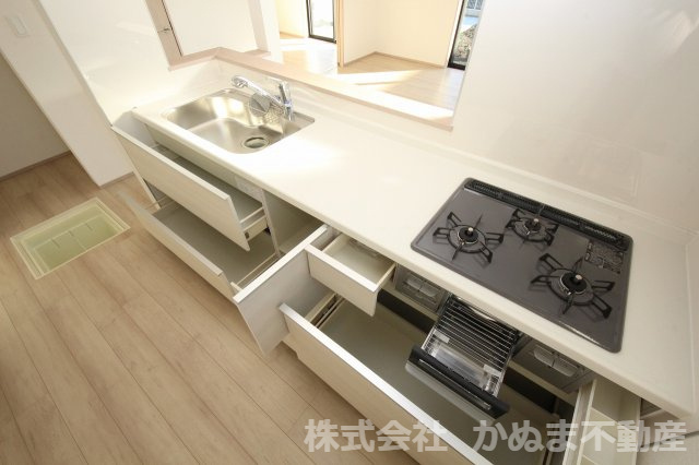 ハートフルタウン鹿沼市幸町1丁目新築のその他|〇キッチン収納〇
床下収納もございます。