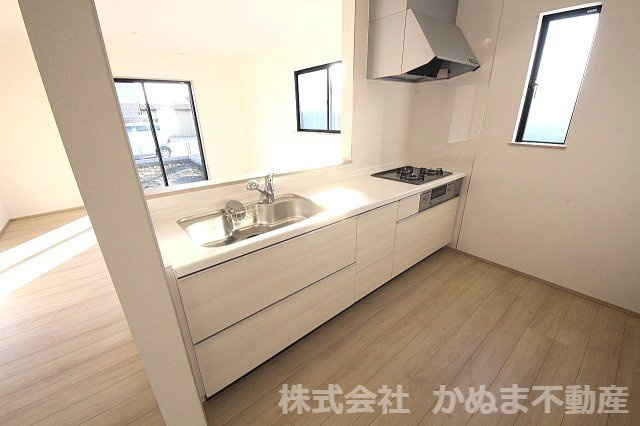 ハートフルタウン鹿沼市幸町1丁目新築のキッチン|〇キッチン〇
リビングを見渡すことのできる対面キッチン。