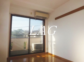 【居間・リビング】 | メゾンドゥ北斗 | 洋室のお部屋です。