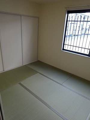 エイティー隅本 B棟の和室