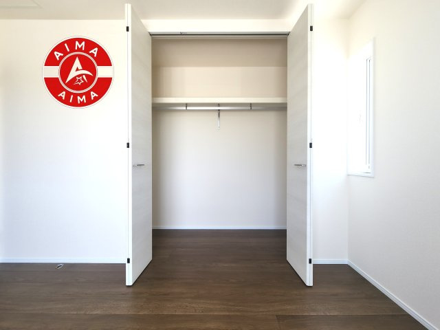 福岡市東区三苫2丁目第2-3棟（2号棟）の収納|洋服や大きな荷物が多い方や人数の多いご家族などは、一般的なクローゼットよりもウォークインクローゼットのほうが使い勝手が良いです。