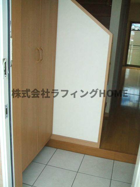 レユシール坂の上の玄関