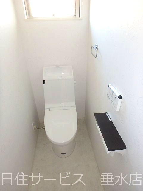 伊川谷町長坂戸建のトイレ|落ち着いたトイレです