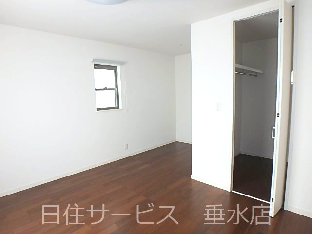 伊川谷町長坂戸建の洋室|ゆったりした洋室です