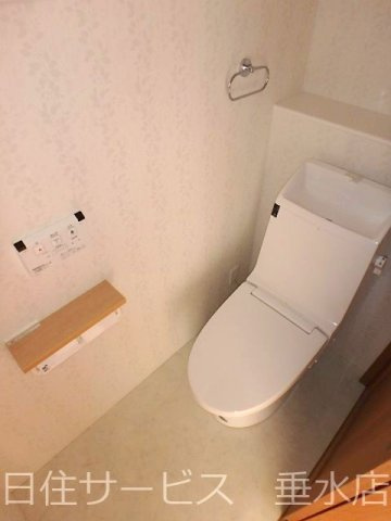 伊川谷町長坂戸建のトイレ|落ち着いたトイレです