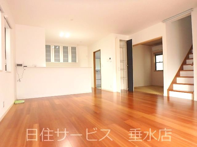 伊川谷町長坂戸建の居間・リビング|リビングです