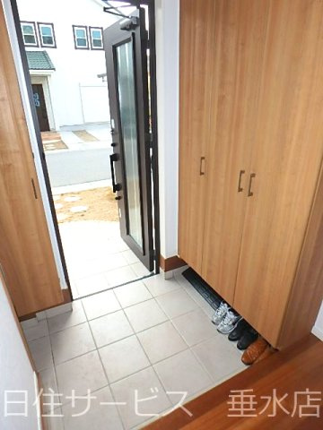 伊川谷町長坂戸建の玄関|ゆったりとした玄関です