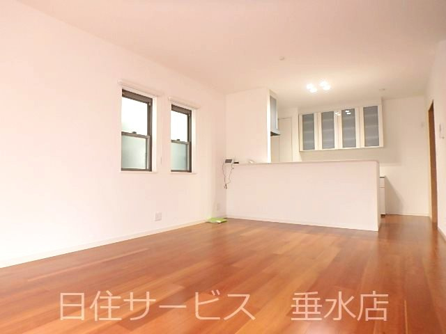 伊川谷町長坂戸建の居間・リビング|ゆったり過ごせるリビングです